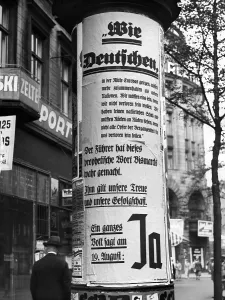 Loyalty: Call on a Berlin advertising column for the referendum o