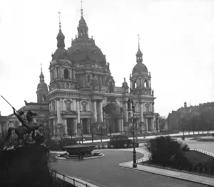 Altes: The Berlin Cathedral and the Lustgarten, 1930