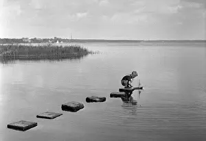 Watercourses: Berlin - child at lake