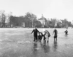 Watercourses: Berlin - children in winter