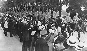Ww1 World War One: Berlin crowd cheers German troops heading for the
