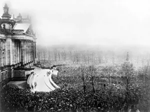 Communistic: Berlin, demonstrations on the re-opening ?