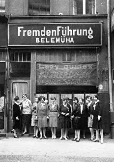 Guides: Berlin female sight seeing guides, 1929