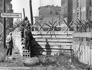 Markgrafenstrasse: Berlin - People at the wall