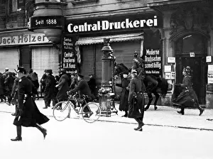 Kampforganisation: The Berlin Schutzpolizei is clearing the streets, 1931