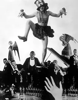 Sinfonie: BERLIN: SYMPHONY OF A BIG CITY, (aka BERLIN: ?