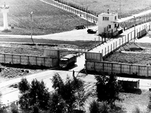 Dumping: Berlin Wall