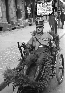 Campaigning: The Berlin war veterans Emil Beck at the referendum on t