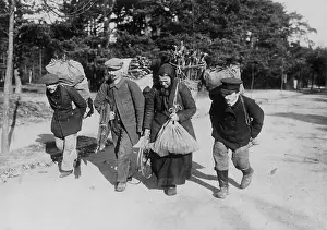 Suburbs: Berliner collecting firewood, 1920
