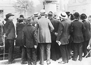 Berliners: Berliner inhabitants read the proclamation of the state of