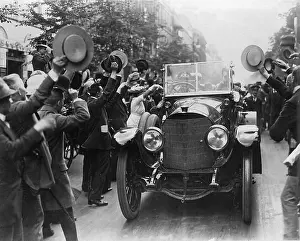 Transferred: Berliners cheer the Crown Prince at the outbreak of war, 191