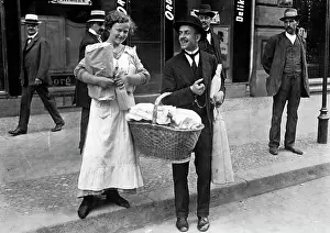 Berliners: Berliners with a food basket, 1914
