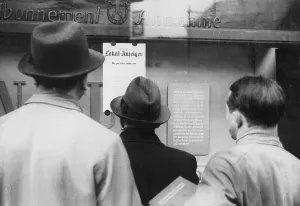 Berliners: Berliners read a report about the assassination attempt agai