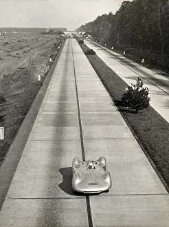 Rosemeyer: Bernd Rosemeyer on the highway