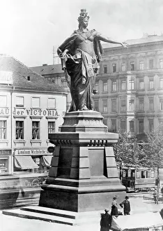 Passerby: Berolina on Alexanderplatz, 1933