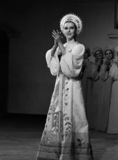 Nosov: Beryozka choreographic ensemble