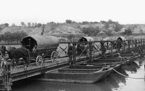 Moldova: Bessarabia German wagon trek on the Prut, 1940