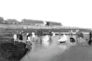 Bexhill: Bexhill, the Beach 1910