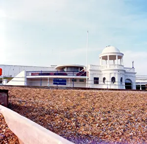Agatha: Bexhill Pavilion and beach