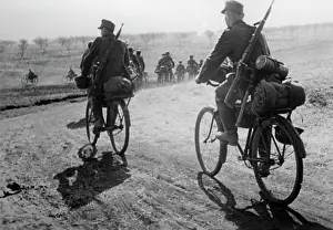 Follows: Bicycle troops on the Eastern Front, 1942