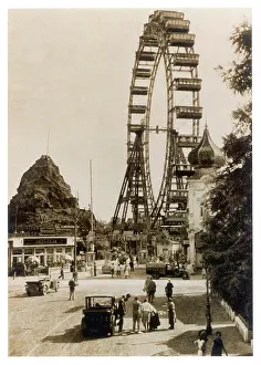 Fairground: BIG WHEEL/VIENNA 1930S