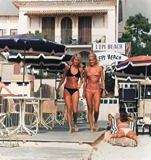 Suntanned: BIKINI BLONDES ON HOLS