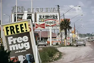 Clutter: Billboards and advertising clutter a road ?