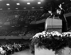 Nippon: Billy Graham, Evangelist preaching in Nippon ?