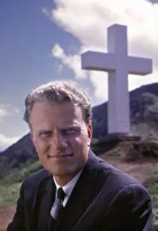 Schofield: Billy Graham in front of the Kolekole Cross ?