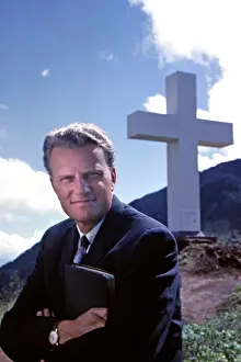 Schofield: Billy Graham in front of the Kolekole Cross ?
