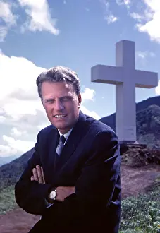 Schofield: Billy Graham in front of the Kolekole Cross ?