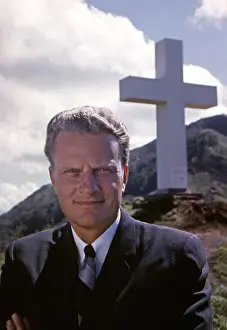 Schofield: Billy Graham in front of the Kolekole Cross ?