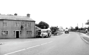Roebuck: Bilsborrow, the Roebuck Hotel c1955