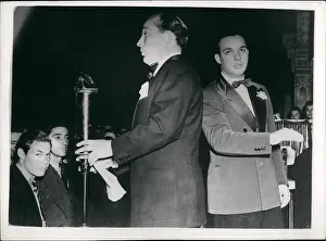 Loyola: Bing Crosby and brother Bob performing, Los Angeles, USA