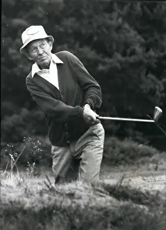 Colgate: Bing Crosby playing golf
