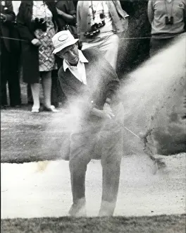 Colgate: Bing Crosby playing golf