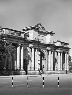 Gatehouses: BIRKENHEAD PARK GATEWAY
