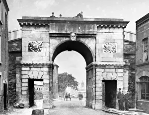 Derry: Bishops Gate, Londonderry, Ireland