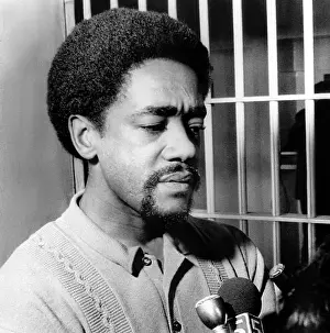 Extradition: Black Panther leader Bobby Seale returns ?