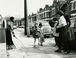 Juliette Soester: BLACK/WHITE KIDS SKIP