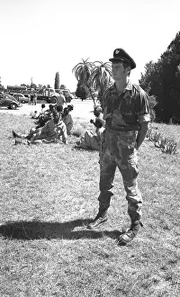 Villon: Black and white photo of ranked Rhodesian Light