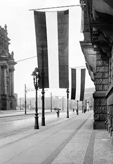 Landtag: Black-white-red flags at the headquarters of
