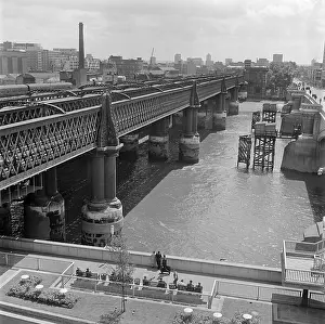 BLACKFRIARS BRIDGE