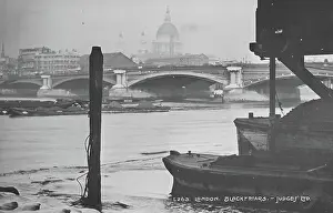 Conveys: Blackfriars Bridge, London