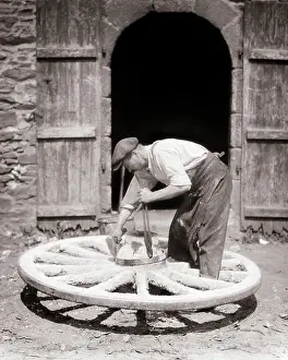 Wheelwright: Blacksmith Wheelwright Fitting Iron Metal Retaining Hoop