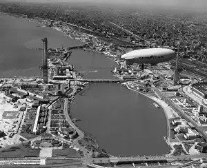 Blimp: Blimp over the grounds of the World Fair in Chicago, 1933
