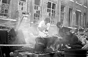 Servicelondon: Blitz in London -- field kitchen, Woolwich sub-station