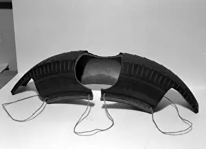 Innovative: Blitz in London -- improvised shoulder protectors