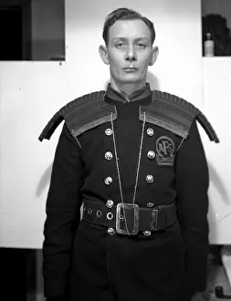 Innovative: Blitz in London -- improvised shoulder protectors