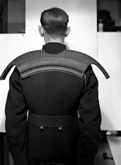 Innovative: Blitz in London -- improvised shoulder protectors